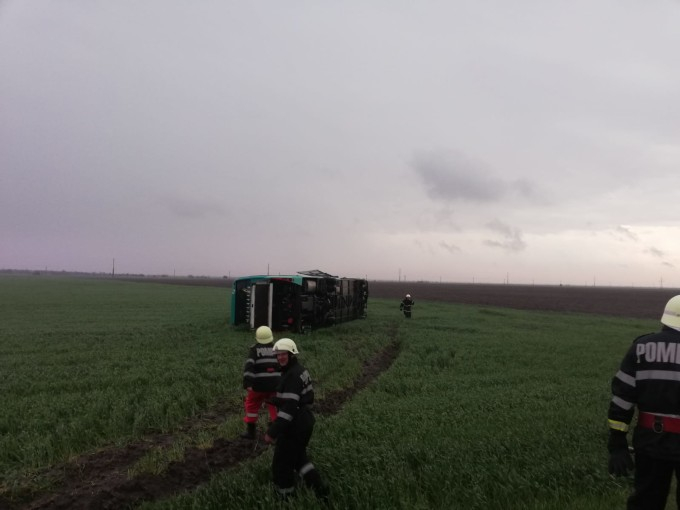 Смразяващо ВИДЕО от торнадото до българската граница! Цял рейс полетя (ВИДЕО)