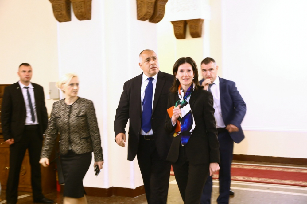 Борисов посрещна баварския премиер, но неканен гост опита да се шмугне на срещата (СНИМКИ)
