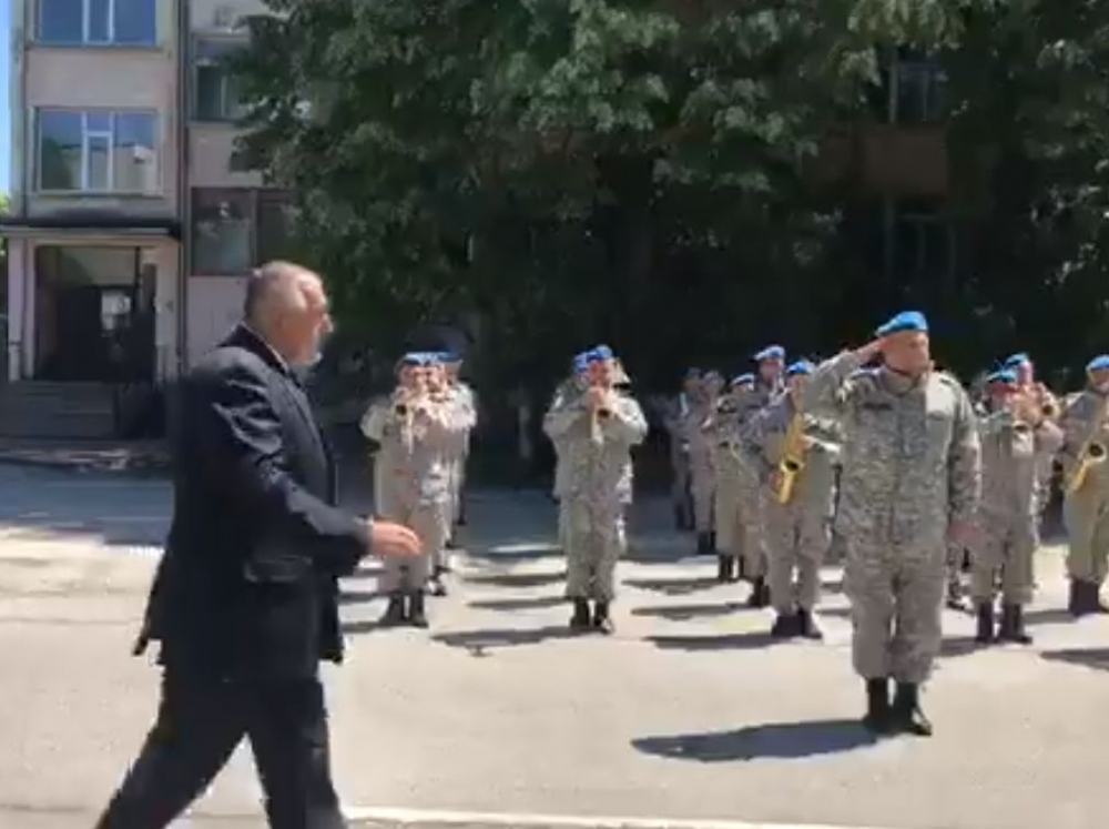 Борисов пусна интересно ВИДЕО от Военновъздушна учебна база "Георги Бенковски"