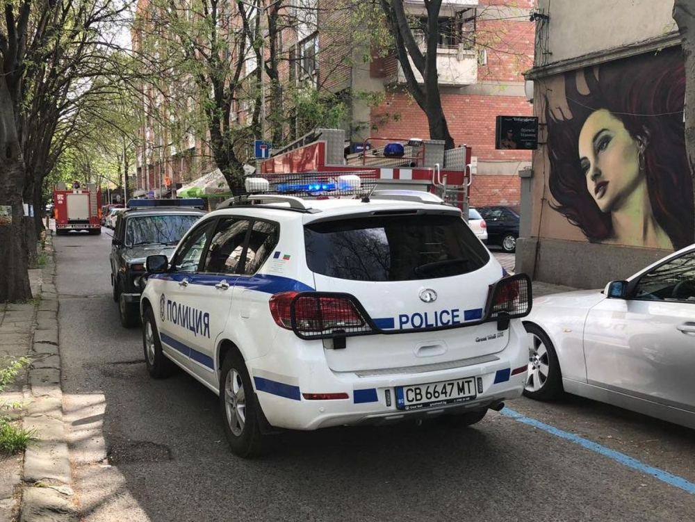 Отцепиха центъра на Бургас, а в сграда на МВР става нещо притеснително!