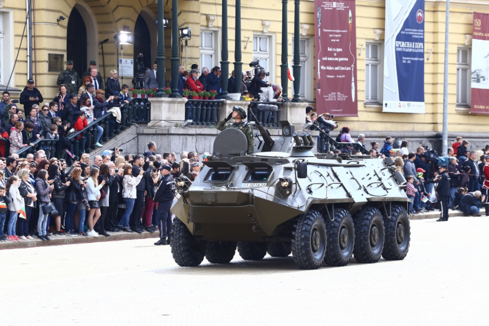 Военният министър смая с решение за парада за 6 май 