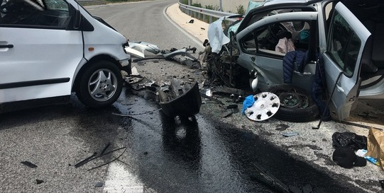 Известен наш диджей оцеля по чудо в адско меле в Гърция (СНИМКИ)