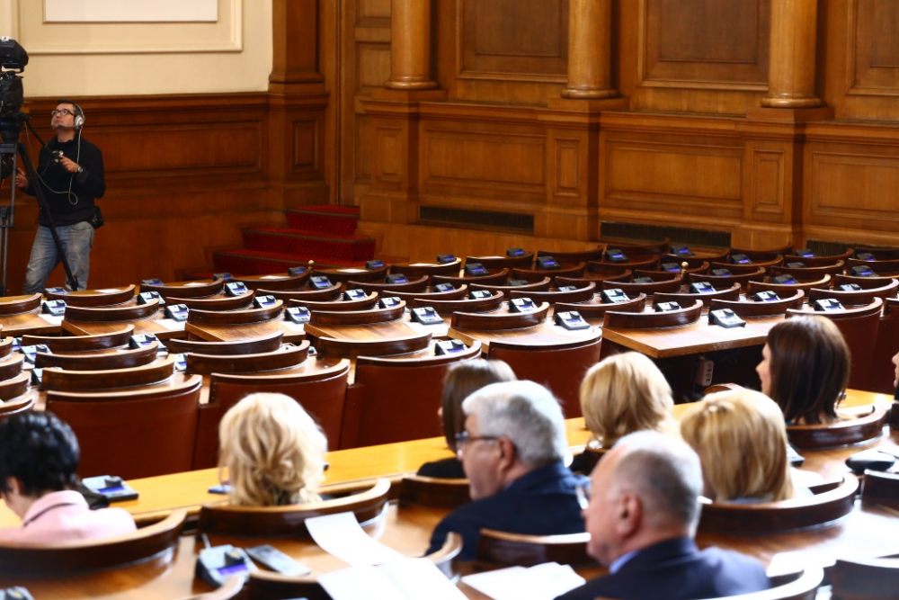 Депутатите на работа за последно преди дългата ваканция