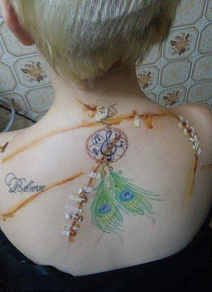 Циганка отвлече секси сервитьорка и я обезобрази ритуално (СНИМКИ 18+)