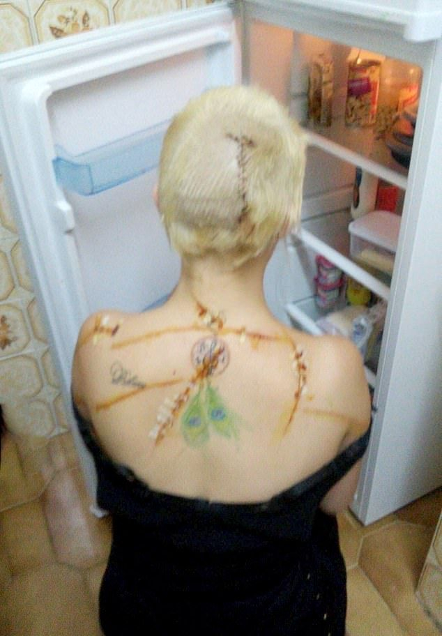 Циганка отвлече секси сервитьорка и я обезобрази ритуално (СНИМКИ 18+)