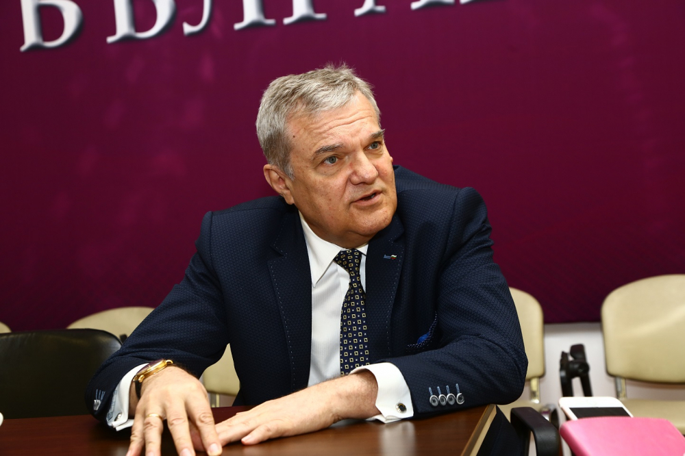 Румен Петков напомни на Кирил Петков непременно да попита Зеленски за Брендо, защото...