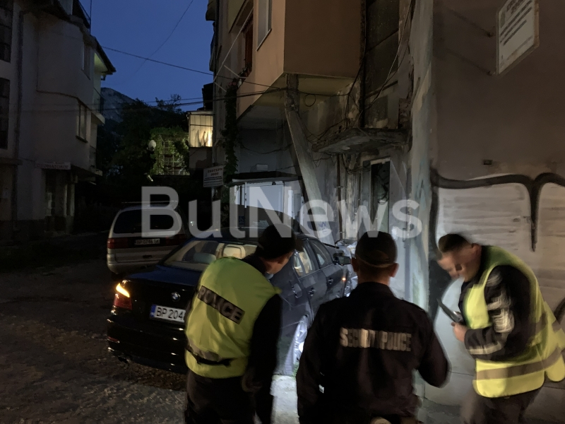 Страшен екшън по тъмна доба във Враца! Полиция и спешна помощ са на мястото (СНИМКИ)