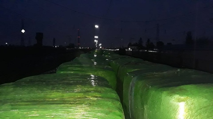 Големо село изтръпна заради 20 вагона, пристигнали мистериозно посред нощ (СНИМКИ)