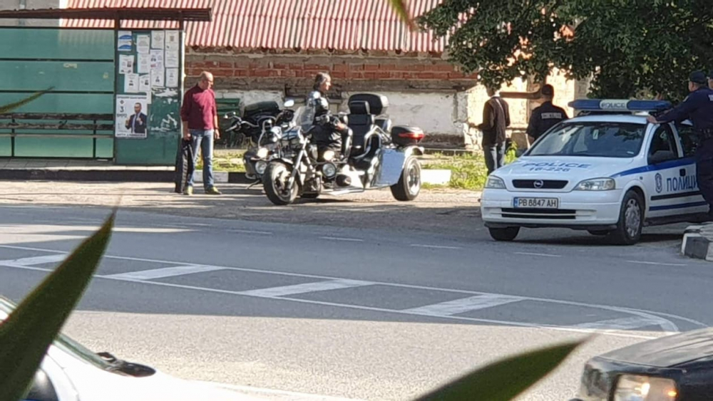 Извънредно в БЛИЦ: Кърнаре окупирано от ченгета! Циганите бягат от страх (СНИМКИ)