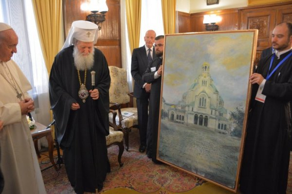 Гърми скандал с подарък за папата! Замесен е и Светият синод 