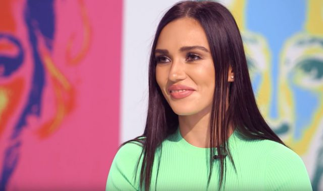 Руска певица нагорещи феновете с тази СНИМКА