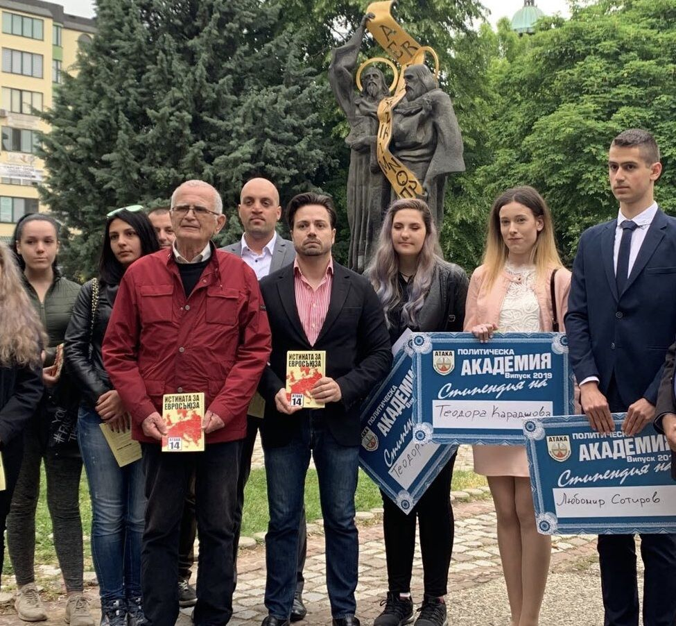 Трима математици получиха стипендии от "Атака" в Пазарджик