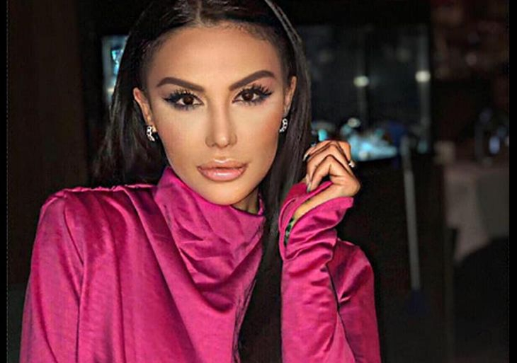 Моника Валериева лъсна полугола на СНИМКА от бала си, под дрехата й се подава....