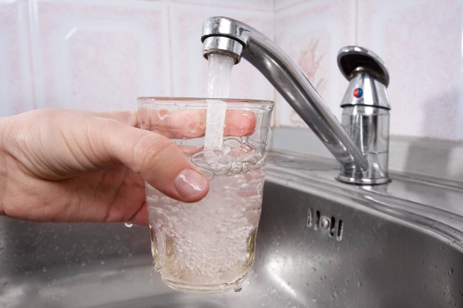 Всички допускаме тази грешка, а тя прави водата опасна за здравето ни