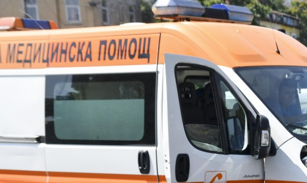 Инцидент на Асеновградско шосе, кола се обърна по таван (СНИМКА)