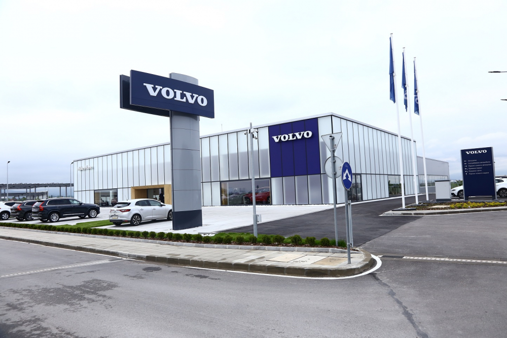 Новият, изцяло електрически Volvo EX90 SUV е на път – първите клиенти ще получат своите автомобили още този месец
