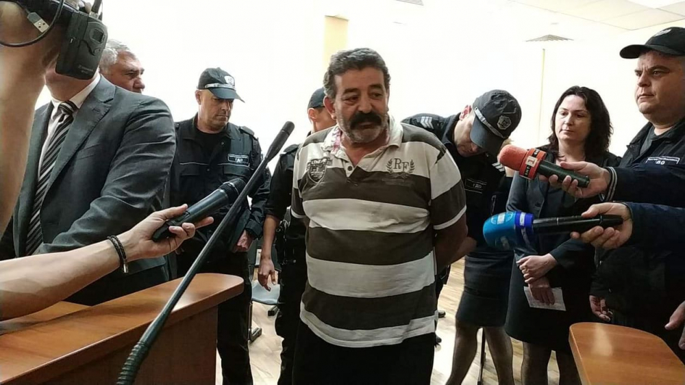 Брутални разкрития за аверите на крадливия циганин, прегазен от фермер!