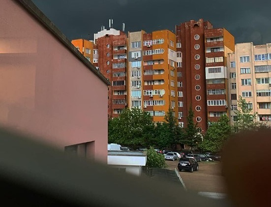 Зловеща фигура в небето стресна Сливен (СНИМКА)