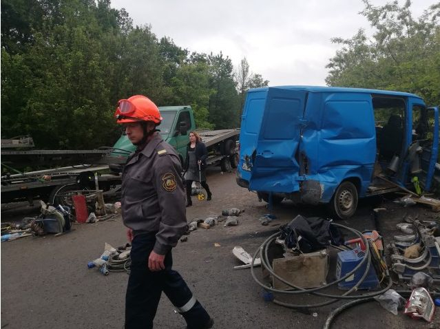 Две адски мелета блокираха движението по международния път Е-79 (СНИМКИ)