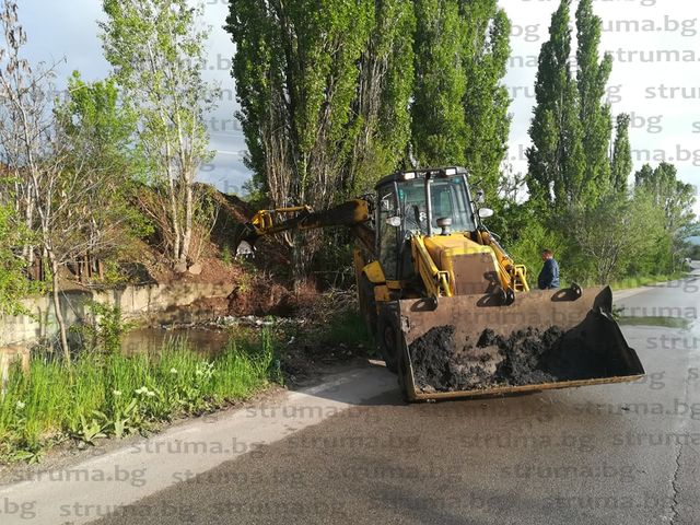 Порой затлачи местна бара, пътят за Дивотино наводнен (СНИМКИ)