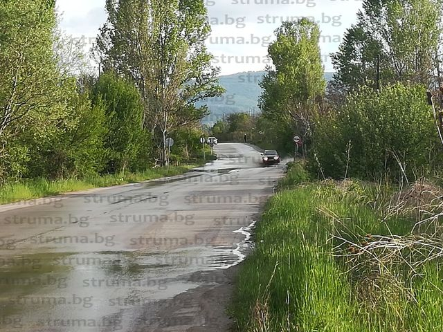 Порой затлачи местна бара, пътят за Дивотино наводнен (СНИМКИ)