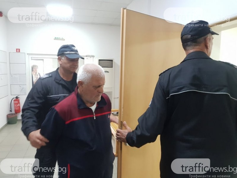 Първи СНИМКИ на гнусния педофил, блудствал с ученичка в рейса 
