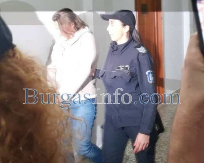 Рускинята Елена, издирвана от Интерпол за огромни измами, реве в съда