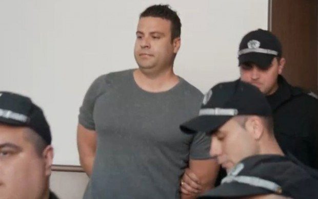  Бивш полицейски шеф, съден за подкуп, заведе дело срещу  МВР 