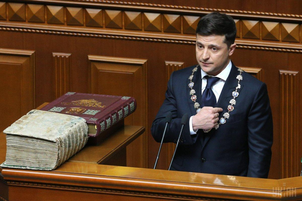 Зеленски към хората на Порошенко: Вземайте си тефтерите и химикалите и да ви няма