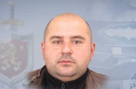 Хладнокръвният двоен килър от Костенец остава неуловим благодарение на...