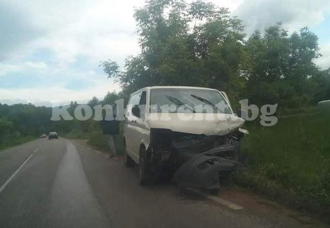 Първи СНИМКИ от зверската касапница, която оплиска с кръв пътя в Монтанско 