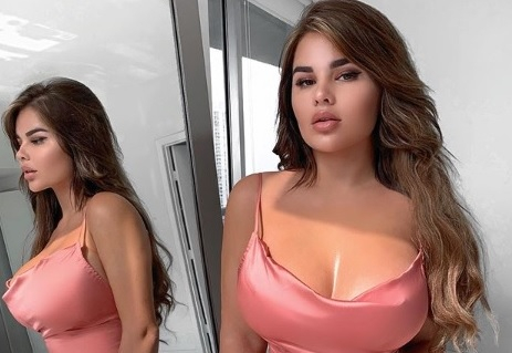 Руската Ким Кардашиян нагорещи мрежата с нови СНИМКИ 18+