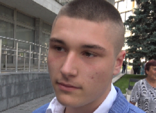 Бургаският абитуриент Петко изтрещя: Тази вечер ще има яко к*рви и бяло (ВИДЕО)