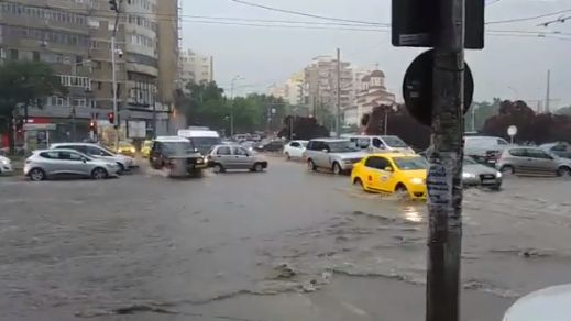 Стихия, невиждана от 100 години, удари Румъния! Положението е бедствено! (СНИМКИ/ВИДЕО)