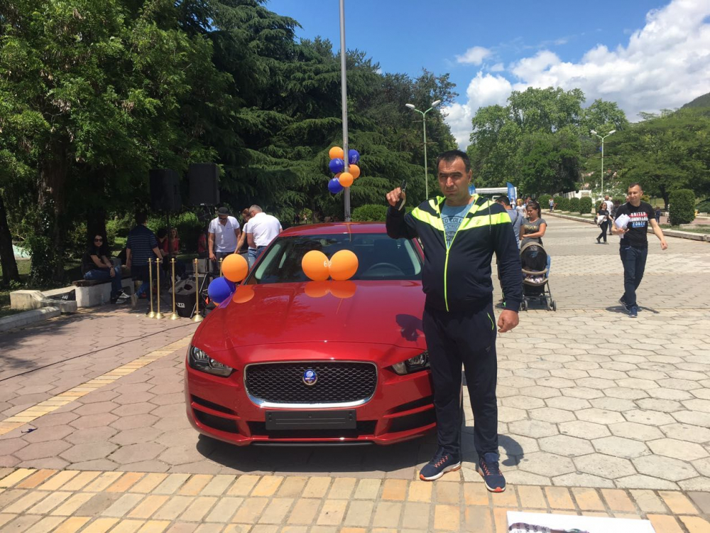 Спорт Тото връчи ключовете за Ягуар ХЕ в Сандански