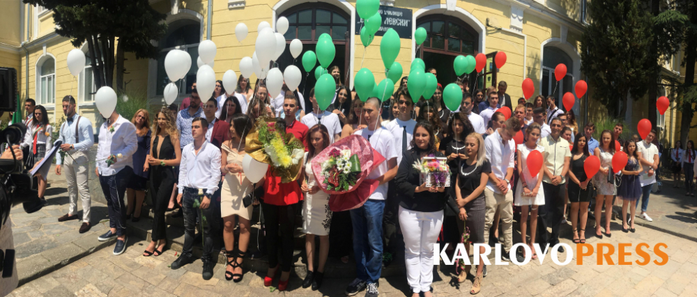 Амазонка и трактор събраха погледите на баловете в Подбалкана! (СНИМКИ)