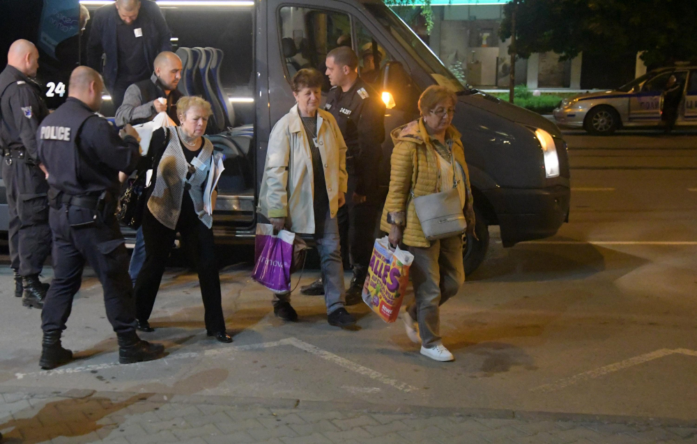Без затруднения при предаването на изборните протоколи в "Арена Армеец" (СНИМКИ)