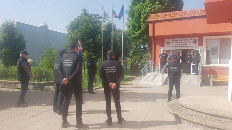 Първи подробности за удара на Спецпрокуратурата в Божурище (СНИМКИ)