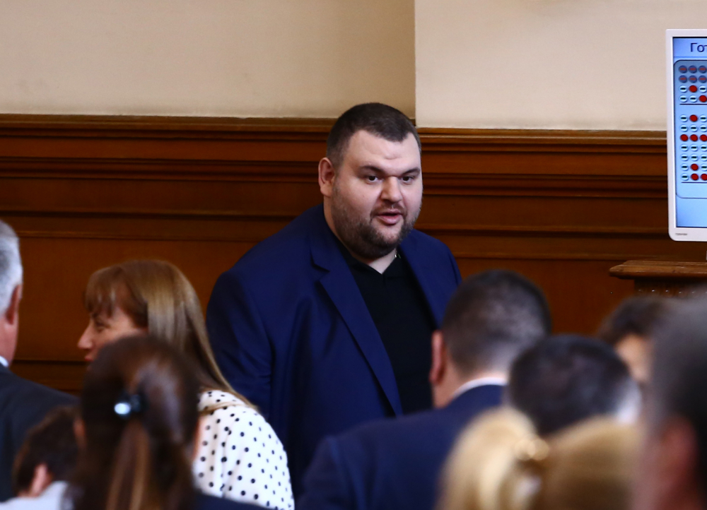 Пеевски с нов щедър жест в борбата срещу COVID-19