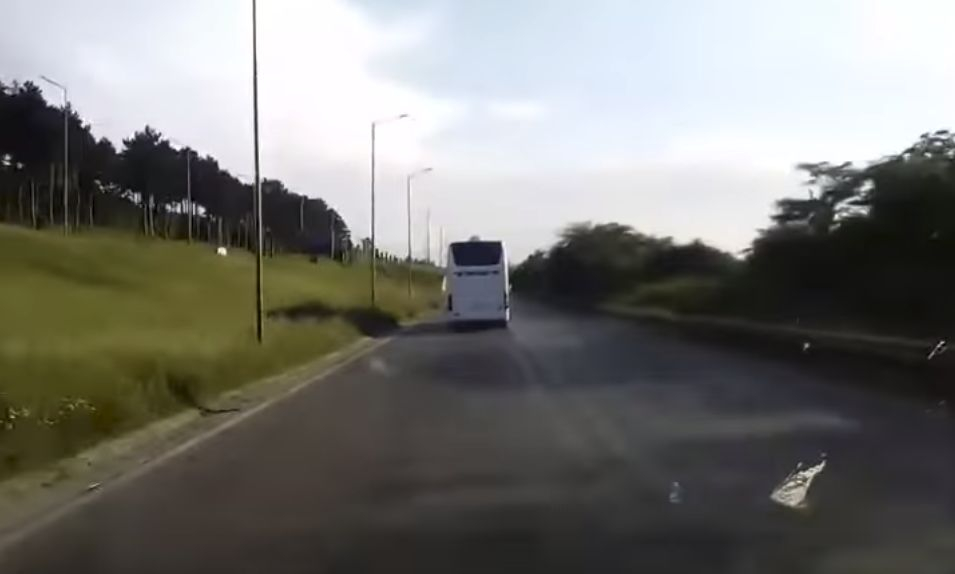 Шокиращо ВИДЕО за голяма дивотия на турски шофьор на бул."България" в Русе