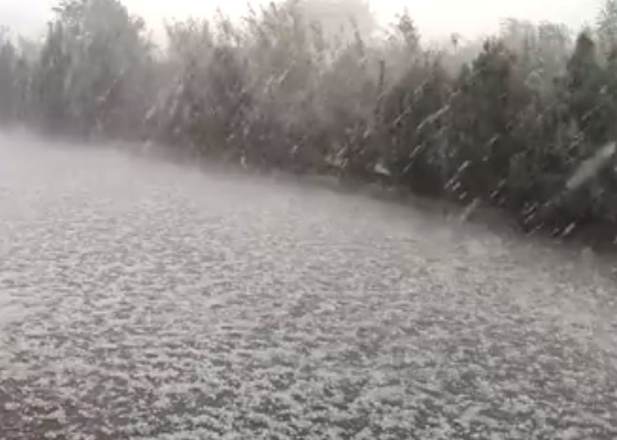 Небето над Пловдив се разцепи (ВИДЕО)