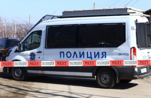 Кървава вендета! 10 трупа втрещиха жителите на Хисаря (СНИМКИ 18+)