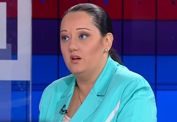 Павлова с първи думи след бомбата, че ще става евродепутат 