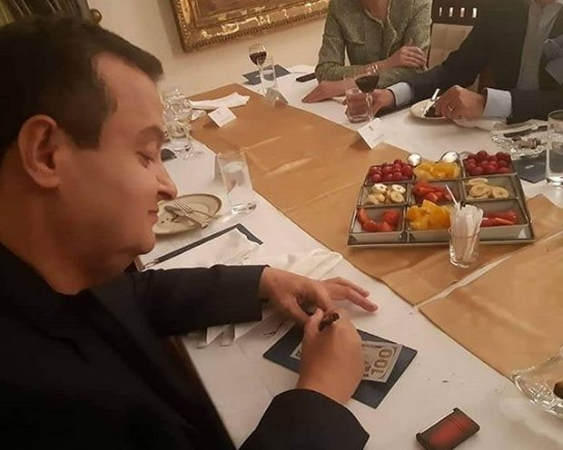 Балкански чудатости: Обединиха Косово със Сърбия, но на... (СНИМКИ)