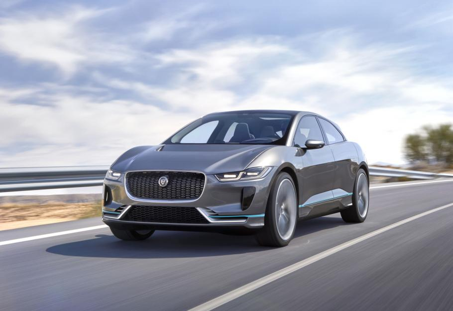 Jaguar I-PACE спечели три престижни награди в Щутгарт (СНИМКИ/ВИДЕО)