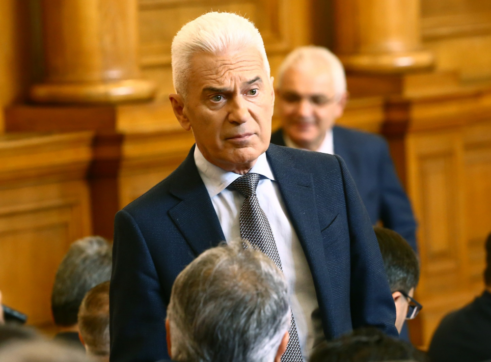 Първо в БЛИЦ: Сидеров поиска оставката на Каракачанов