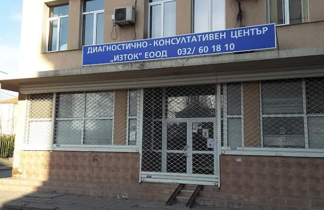 Тумба жени от "Столипиново" пребиха гинеколожка в кабинета ѝ