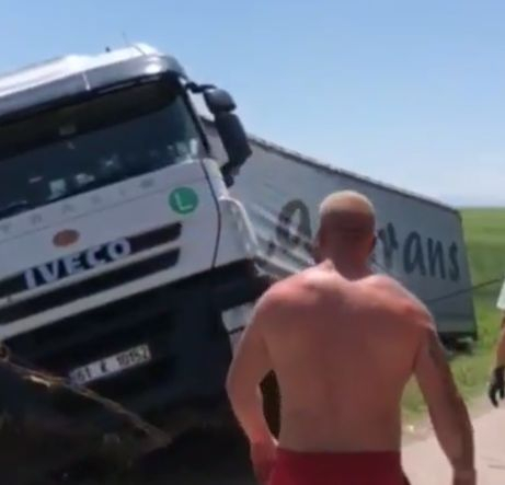 Ловецът на бежанци Динко пак изби рибата! Отиде на магистрала „Тракия“ и... (СНИМКИ/ВИДЕО)