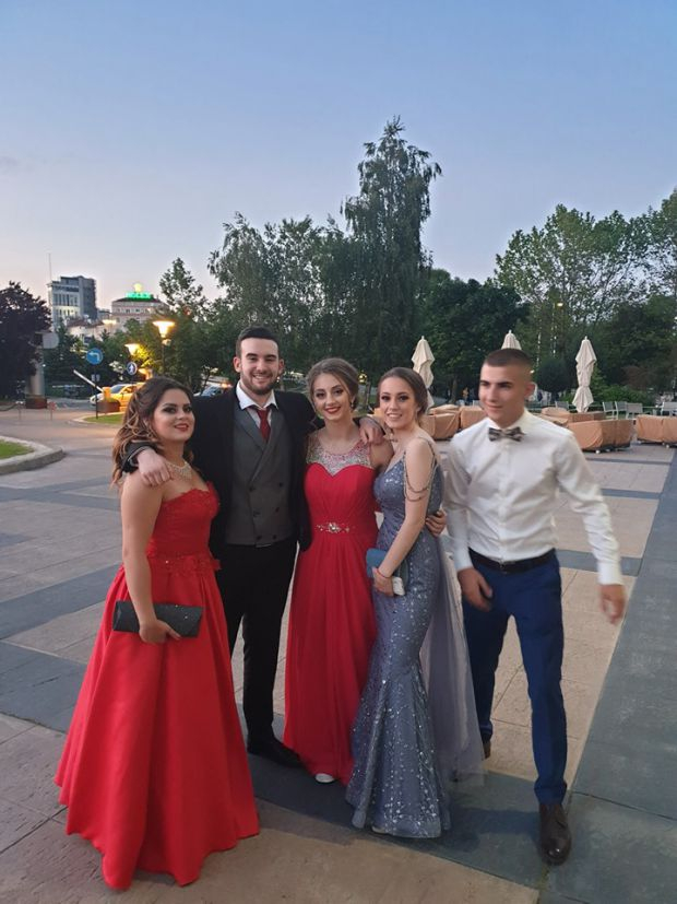 Не е за вярване кой е този красавец и какво общо има със Сашка Васева! (СНИМКИ)