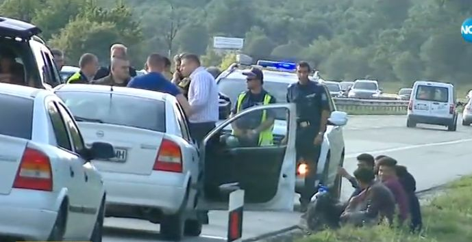 Първи СНИМКИ и ВИДЕО от полицейската гонка със стрелба на "Тракия"